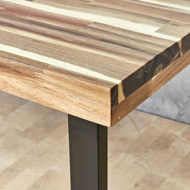 Bàn làm việc 140x60cm gỗ tràm ghép viền dày 50mm HBRT137