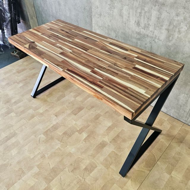 Bàn làm việc 140x60cm gỗ tràm ghép 2 tấm HBXC063