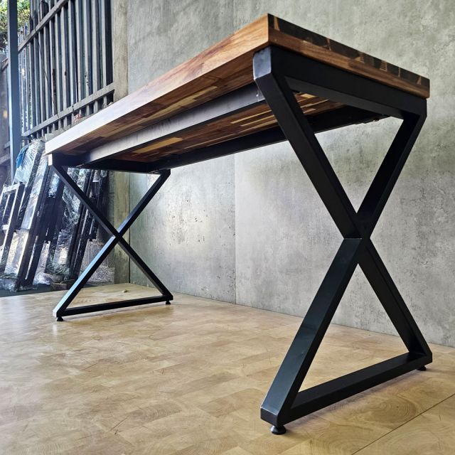 Bàn làm việc 140x60cm gỗ tràm ghép 2 tấm HBXC063