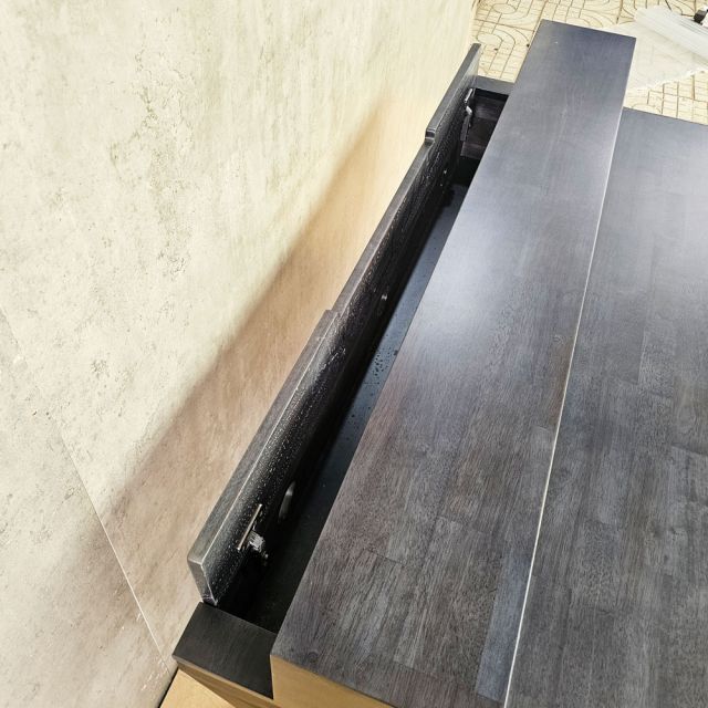 Bàn StudioDesk có hộp điện 140x80cm gỗ cao su SD68037
