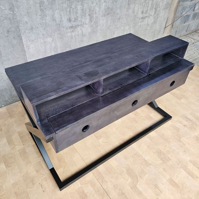 Bàn StudioDesk có hộp điện 140x80cm gỗ cao su SD68037