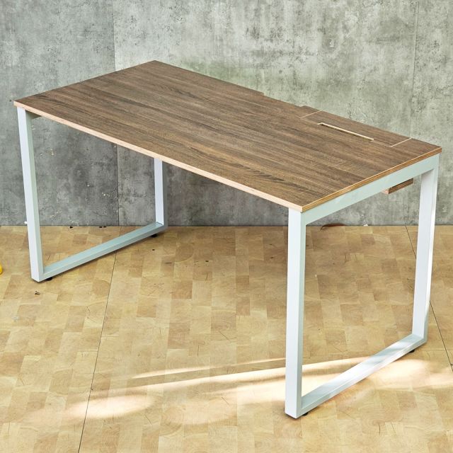 Bàn làm việc có hộp điện 140x70cm gỗ plywood ZD044