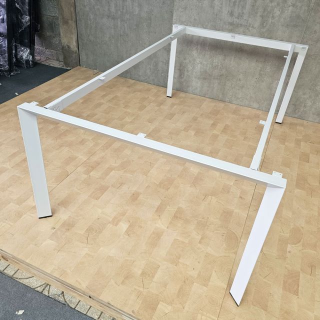 Chân sắt tam giác cho bàn 200x120cm hệ Trian HCTA027