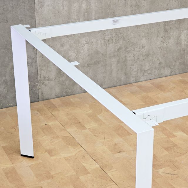 Chân sắt tam giác cho bàn 200x120cm hệ Trian HCTA027