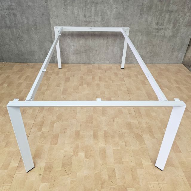 Chân sắt tam giác cho bàn 200x120cm hệ Trian HCTA027