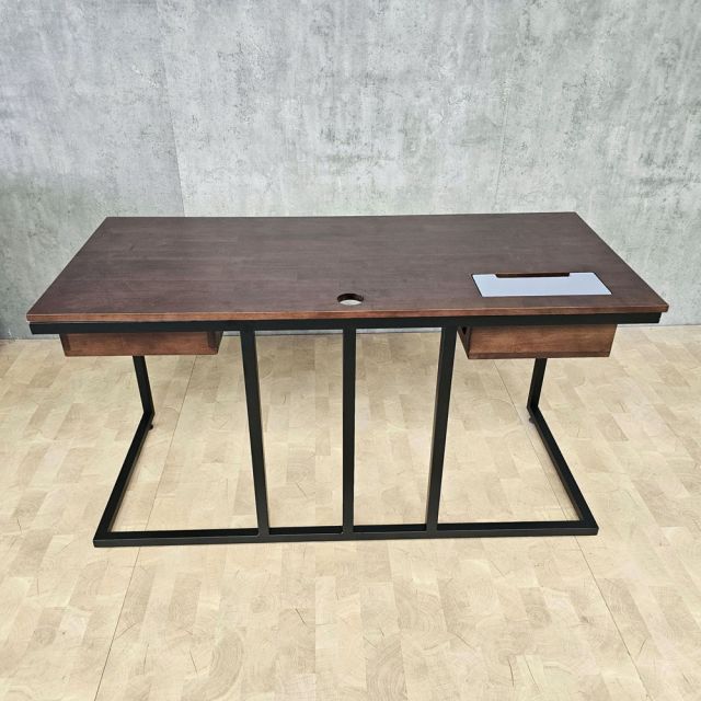 Bàn làm việc 140x60cm có ngăn kéo gỗ cao su chân sắt BD68186