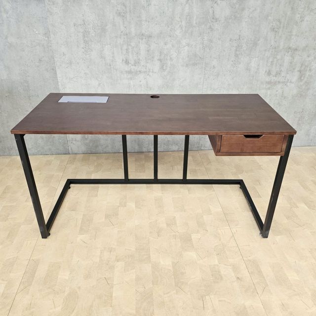 Bàn làm việc 140x60cm có ngăn kéo gỗ cao su chân sắt BD68186