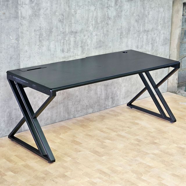 Bàn Gaming có hộp điện 180x80cm gỗ tràm GD68119