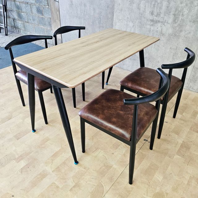 Combo bàn ăn chữ nhật 120x70cm và 4 ghế Bull sắt BBA233
