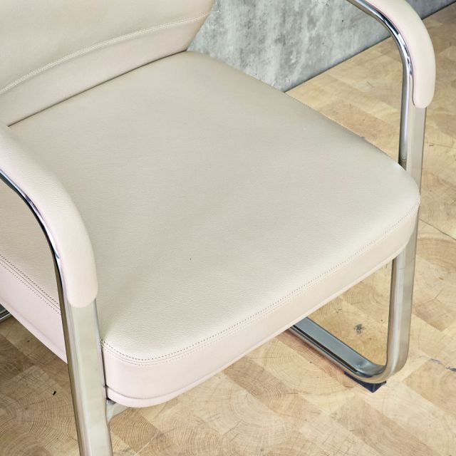 Ghế chân quỳ bọc da lưng trung HOM1108-03