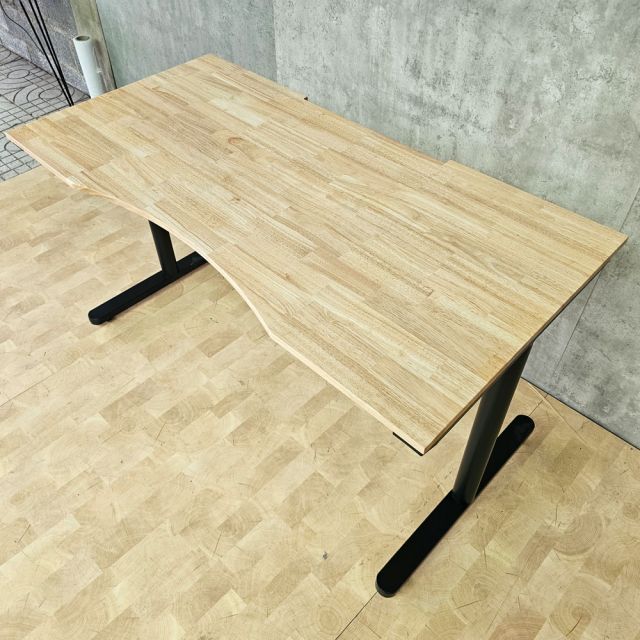 Bàn chơi game GamingDesk 140x70cm gỗ cao su HBTO052