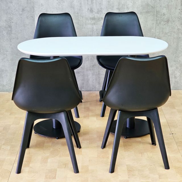Combo bàn cafe Oval và 4 ghế Eames nhựa CBCF358