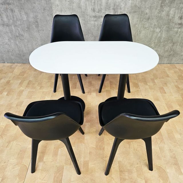 Combo bàn cafe Oval và 4 ghế Eames nhựa CBCF358