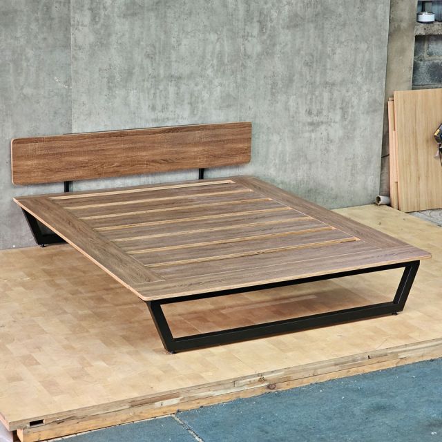 Giường cho nệm 160x200cm gỗ plywood chân sắt GN68072