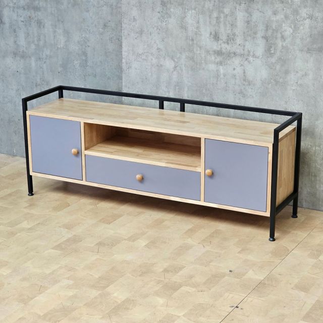 Kệ tivi hiện đại ALAN 140cm gỗ cao su khung sắt KTV68081