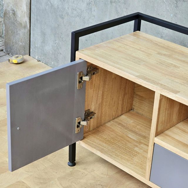 Kệ tivi hiện đại ALAN 140cm gỗ cao su khung sắt KTV68081