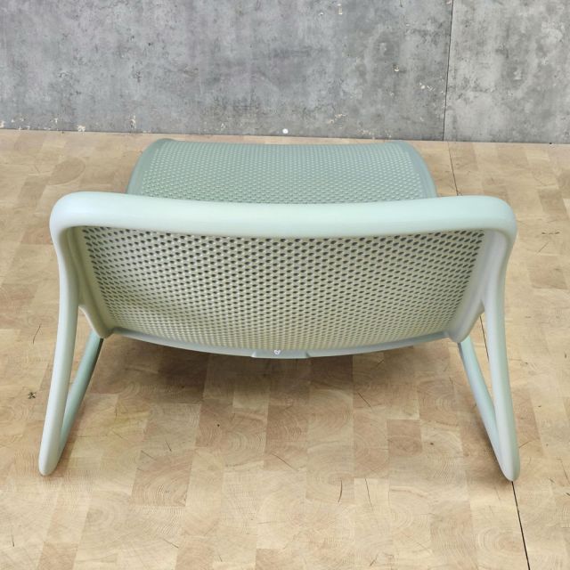 Ghế nhựa dài dành cho hồ bơi GNT007