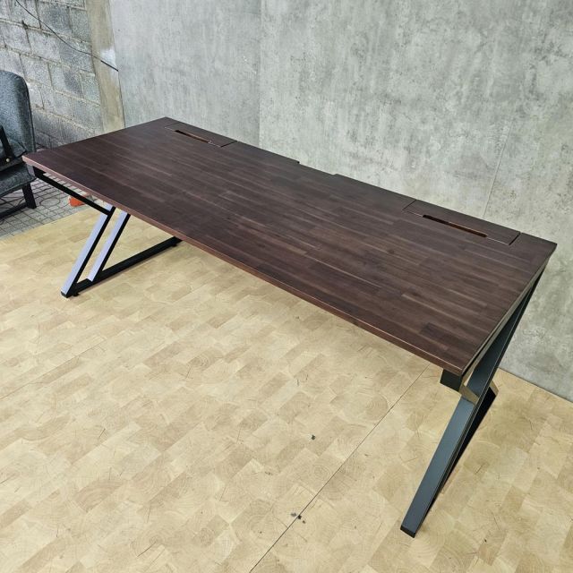 Bàn làm việc có hộp điện 200x80cm gỗ tràm GD68118