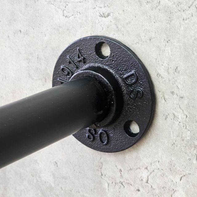 Kệ treo tường ống nước KTT68022