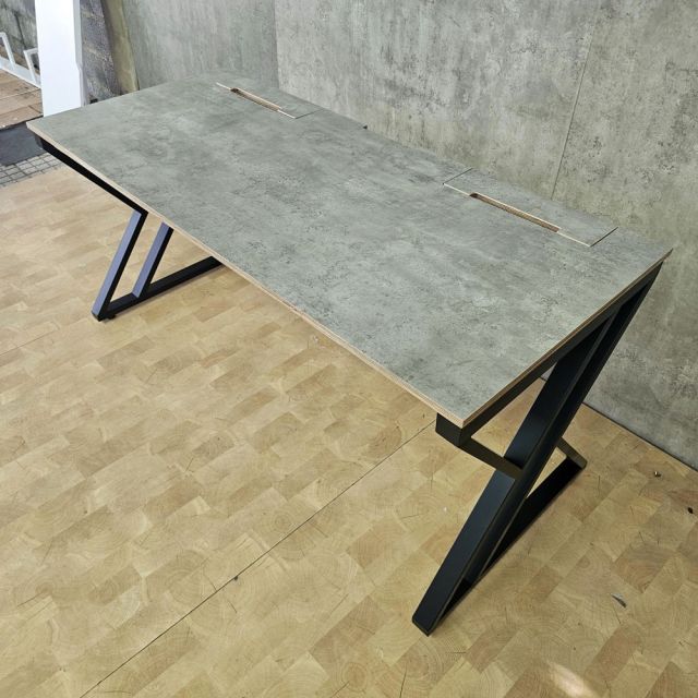 Bàn làm việc có hộp điện 160x70cm gỗ plywood ZD043