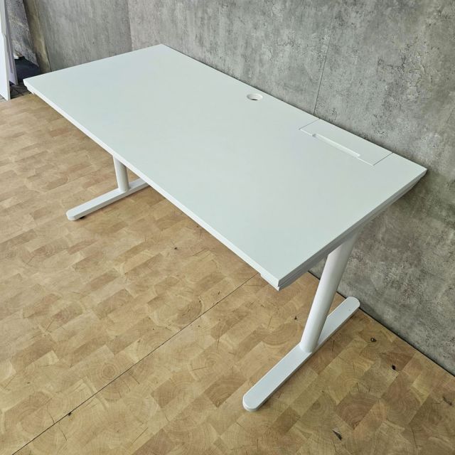 Bàn làm việc 140x70cm gỗ tràm hệ TIO HBTO053