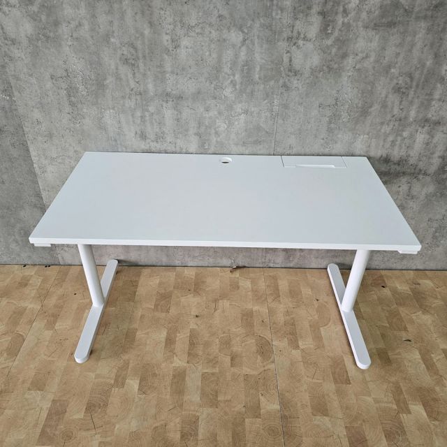 Bàn làm việc 140x70cm gỗ tràm hệ TIO HBTO053