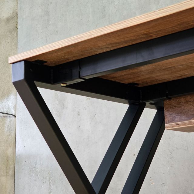 Bàn làm việc có hộp điện 160x70cm gỗ plywood ZD043