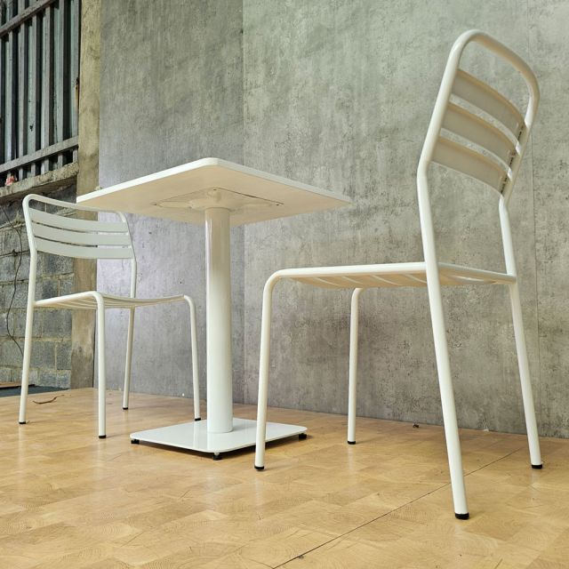 Combo bàn cafe vuông và 2 ghế sắt CBCF360