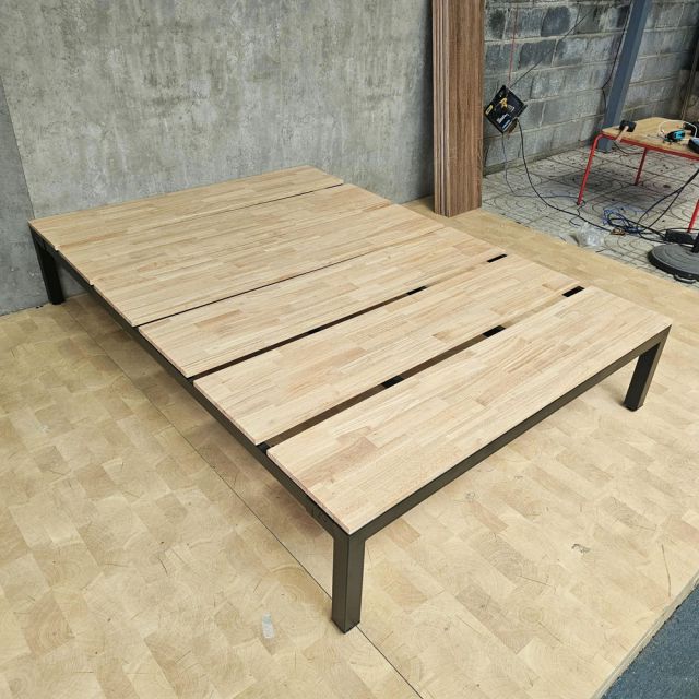 Giường ngủ lắp ráp 140x200x34cm gỗ cao su GN68076
