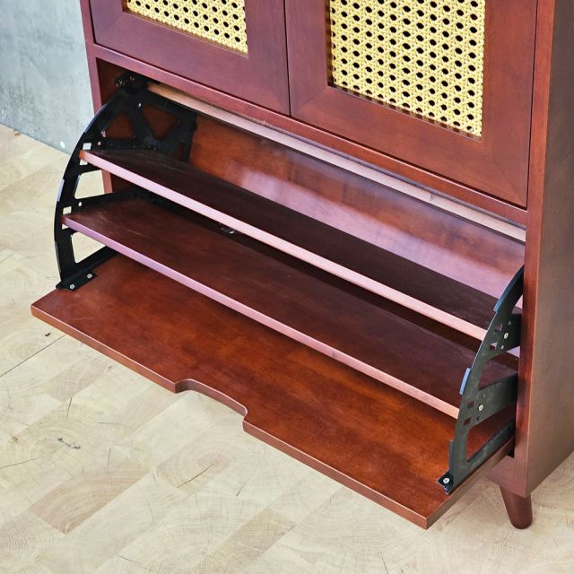 Tủ giày dép cửa lưới mây 70x35x130cm gỗ cao su KG68127