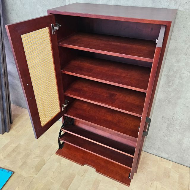 Tủ giày dép cửa lưới mây 70x35x130cm gỗ cao su KG68127