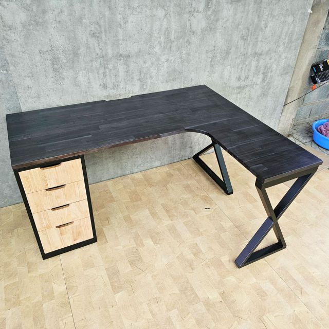 Bàn góc L gác tủ 150x120cm gỗ tự nhiên HBXC062