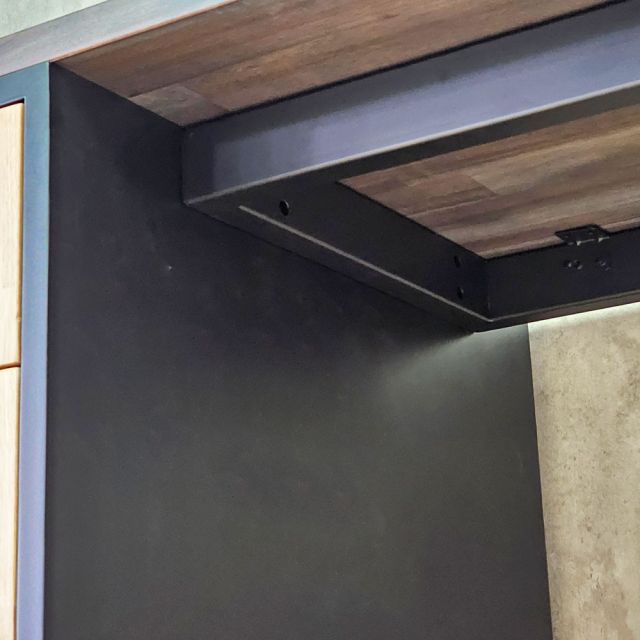 Bàn góc L gác tủ 150x120cm gỗ tự nhiên HBXC062