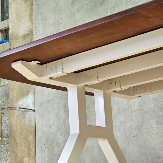 Bàn họp 180x90cm gỗ cao su chân sắt BH68017