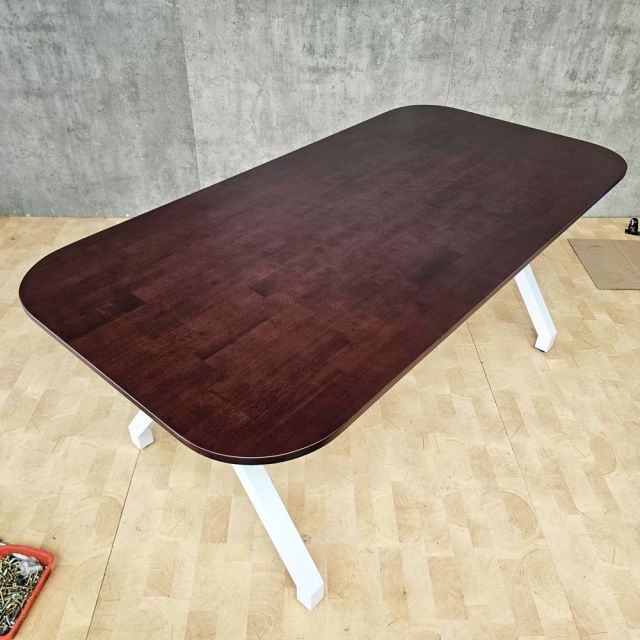 Bàn họp 180x90cm gỗ cao su chân sắt BH68017