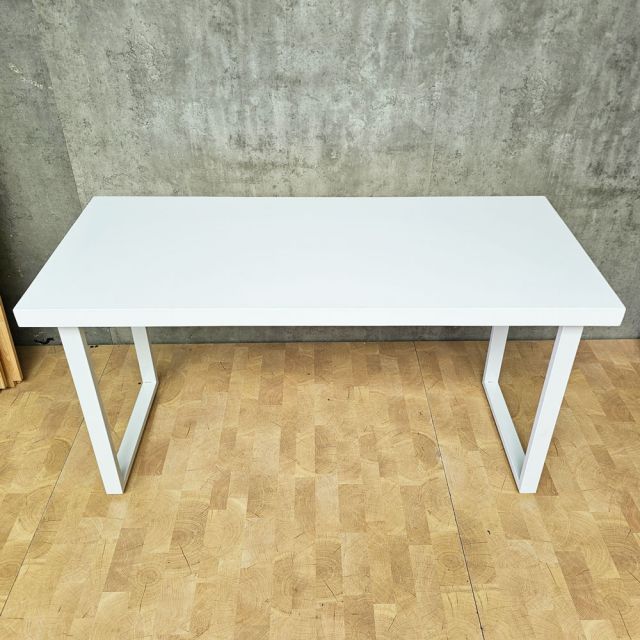 Bàn làm việc 140x60cm gỗ tràm ghép viền dày 50mm HBRT143
