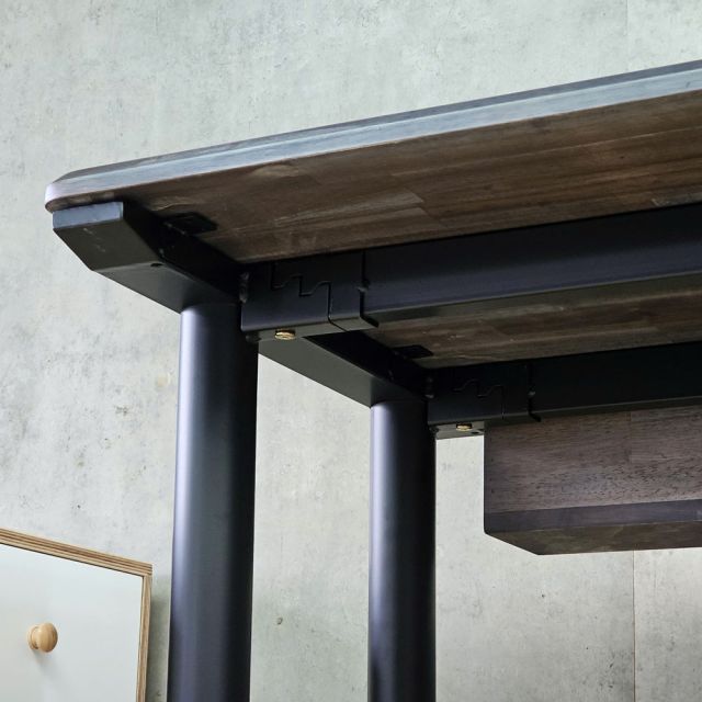 Bàn làm việc có hộp điện 160x70x75cm gỗ tràm hệ TIO HBTO054