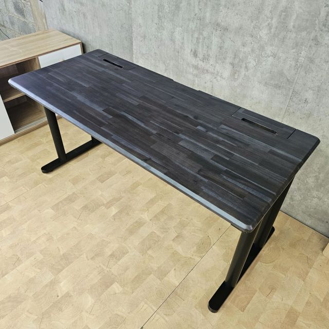 Bàn làm việc có hộp điện 160x70x75cm gỗ tràm hệ TIO HBTO054