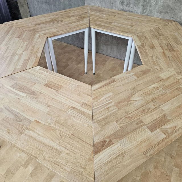 Cụm 6 bàn hình thang gỗ cao su chân sắt Cone HBLG045