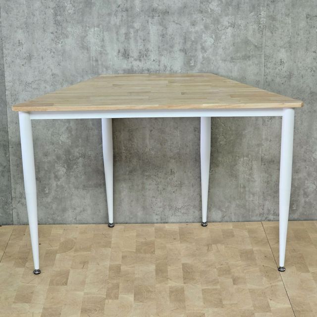 Bàn làm việc hình thang 120x60cm gỗ cao su chân sắt CONE HBLG046