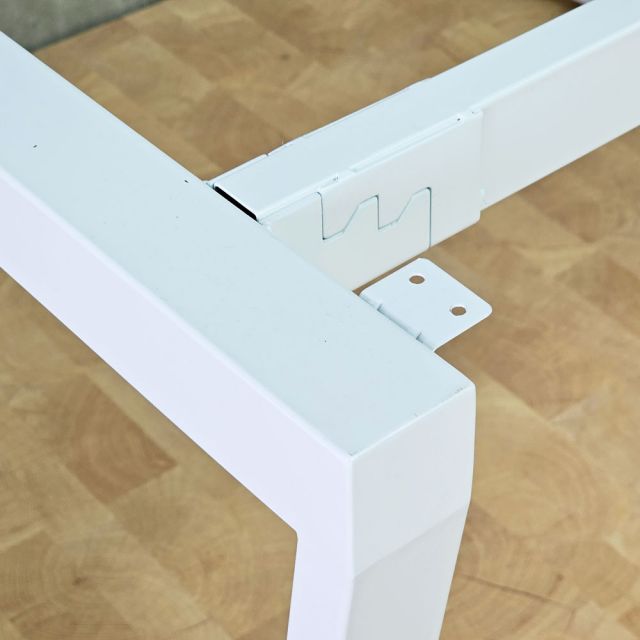 Bàn làm việc gỗ cao su chân sắt lắp ráp