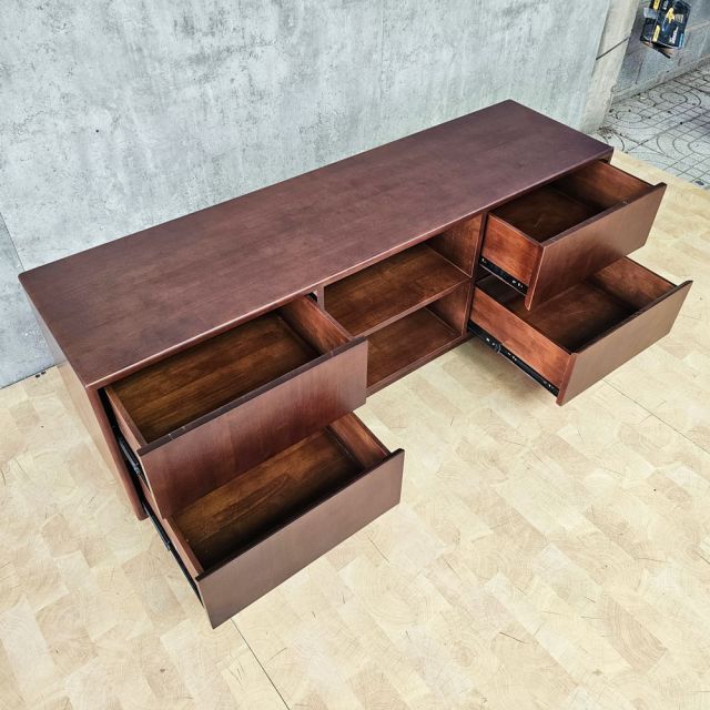 Tủ TV phòng khách 150x40x55cm gỗ cao su KTV68137