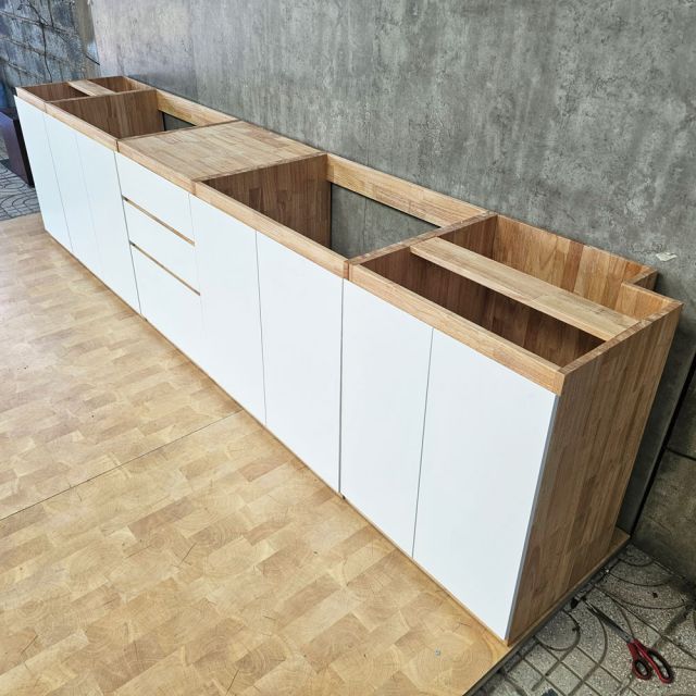 Tủ bếp dưới 323x60x85cm mặt đá hoa cương gỗ cao su TBD68014