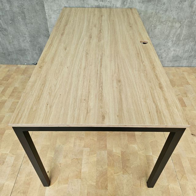Bàn làm việc 160x80cm gỗ Plywood màu bê tông chân sắt Uconcept HBUC044