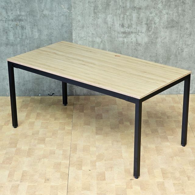 Bàn làm việc 160x80cm gỗ Plywood màu bê tông chân sắt Uconcept HBUC044