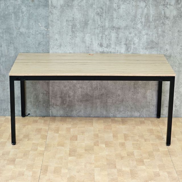 Bàn làm việc 160x80cm gỗ Plywood màu bê tông chân sắt Uconcept HBUC044