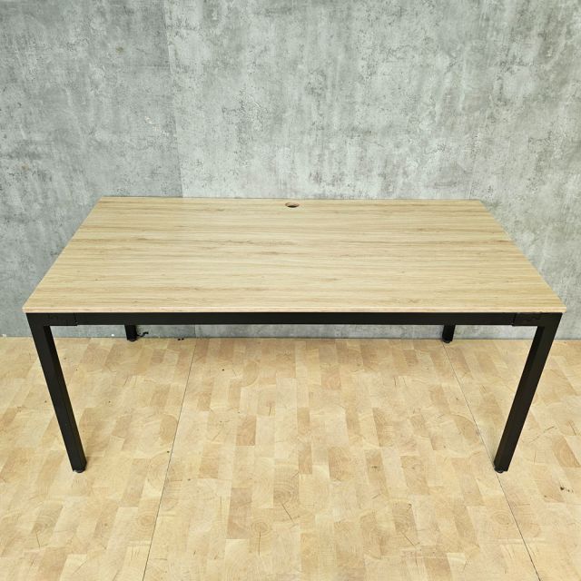 Bàn làm việc 160x80cm gỗ Plywood màu bê tông chân sắt Uconcept HBUC044