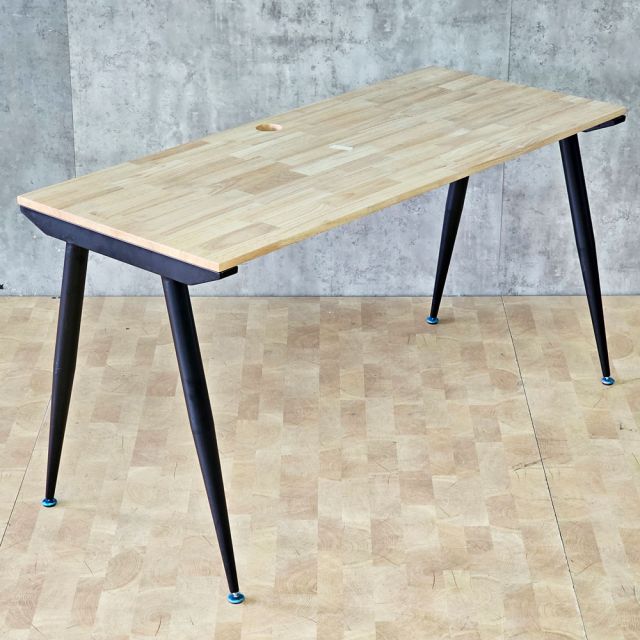 Bàn làm việc 140x60cm gỗ cao su hệ CONE HBCO085