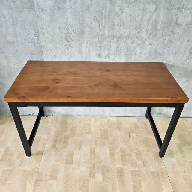 Bàn làm việc 140x60cm gỗ thông hệ URA HBUR013