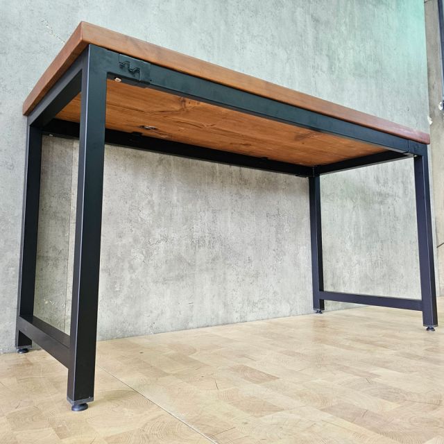 Bàn làm việc 140x60cm gỗ thông hệ URA HBUR013